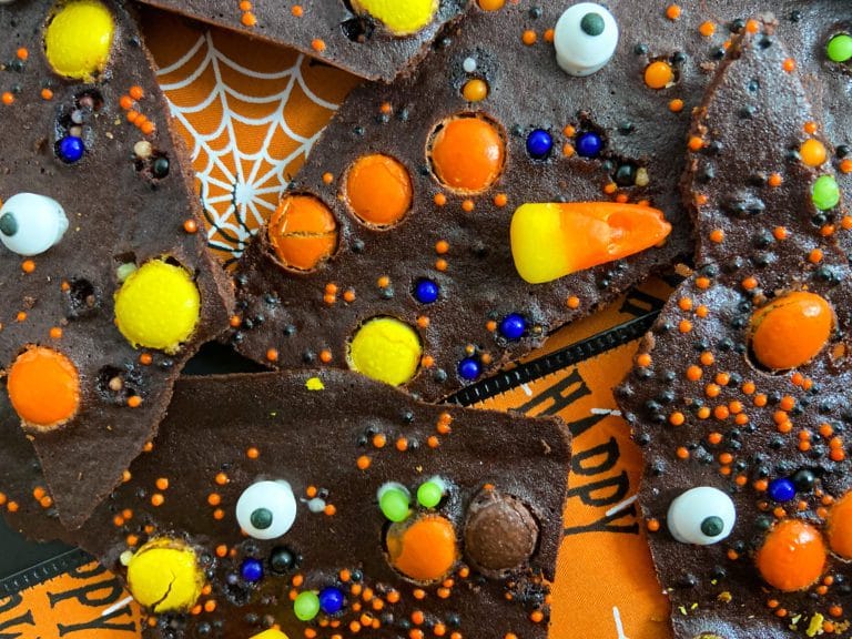 Halloween brownie brittle