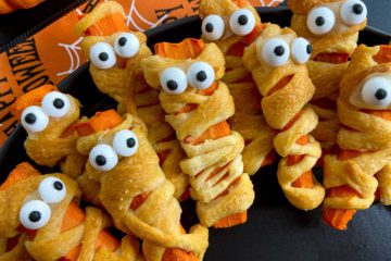 Halloween carrot mummies