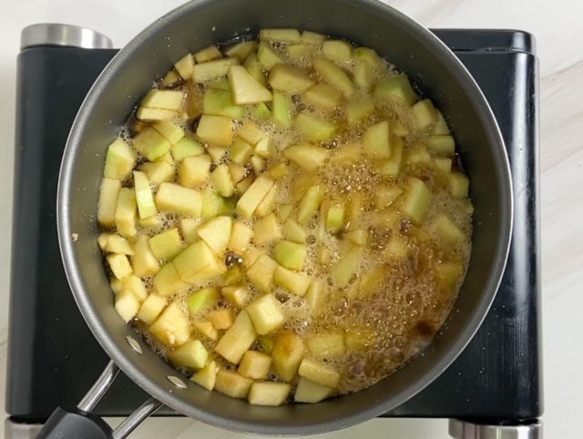 Making apple syrup for apple mochi waffle.