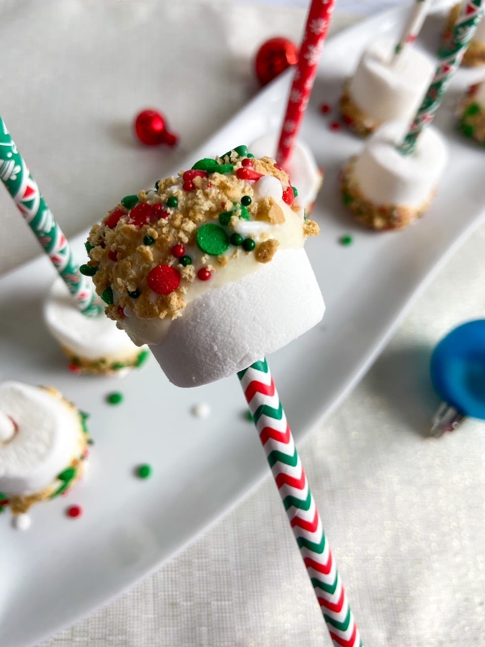 Christmas White Chocolate S'more Pops