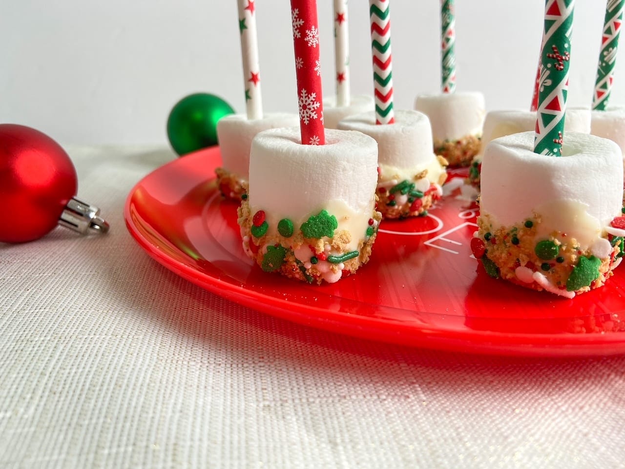 Christmas White Chocolate S'more Pops