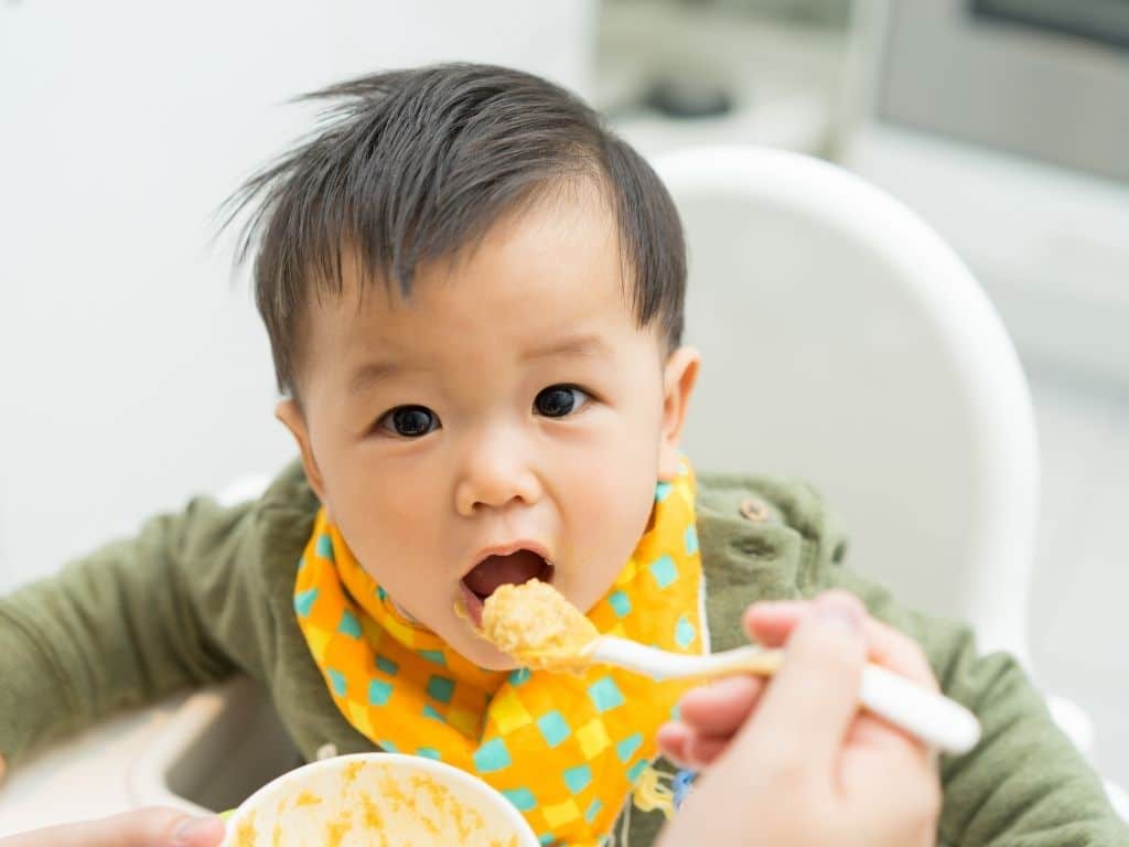 What To Know Before Teaching Your Baby To Feed Themselves