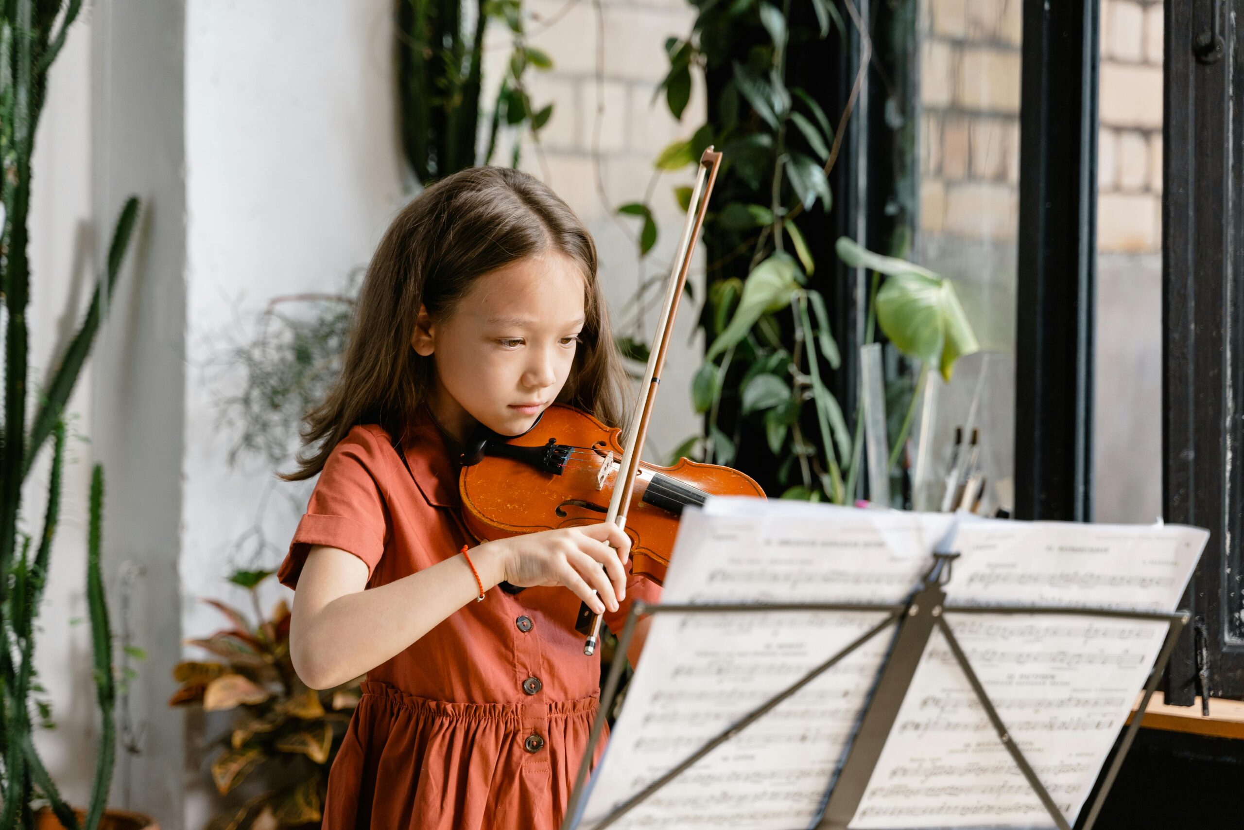 girl playing violin