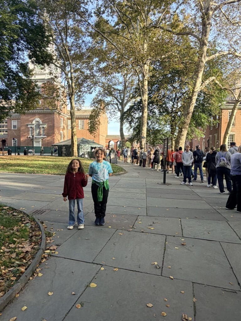 The line outside of Independence Hall security entrance.